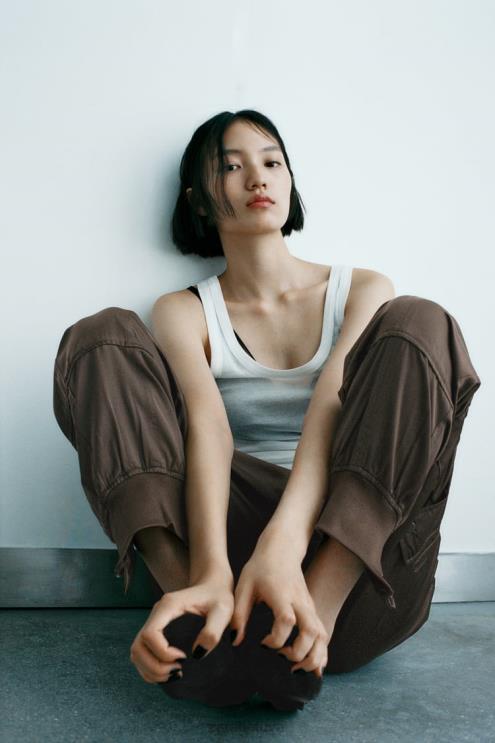 moterys Zara satino efekto bėgimo kelnės chaki apranga 4N488494