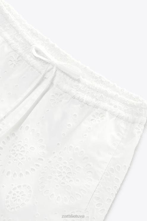 moterys Zara siuvinėti šortai su akutėmis austrių baltumo apranga 4N488593
