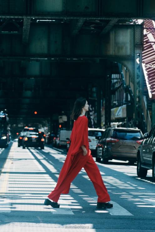 moterys Zara asimetriška palaidinė su pelerina ryškiai raudona apranga 4N488306