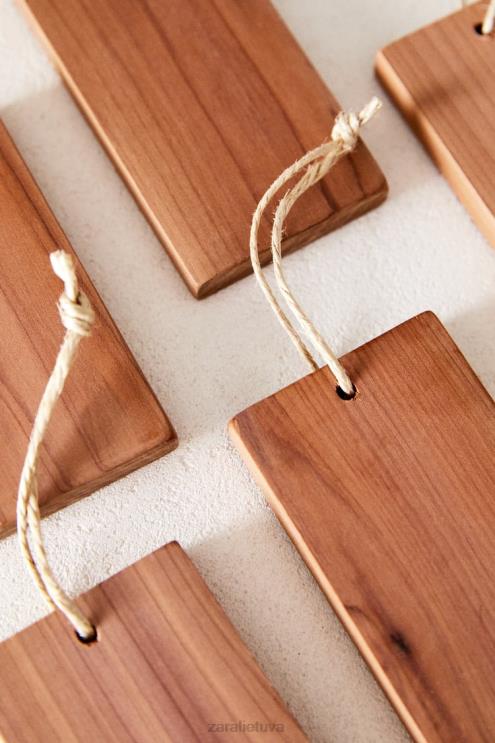 unisex Zara kedro kaladėlės su pakabinimo kilpa (6 vnt.) šviesiai smėlio spalvos priedai 4N4881765